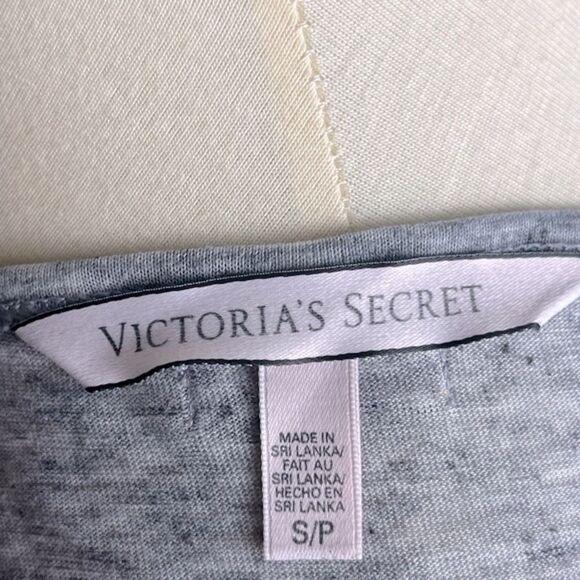 Victoria’s Secret Marled Gray V-Neck Top - Picture 7 of 7